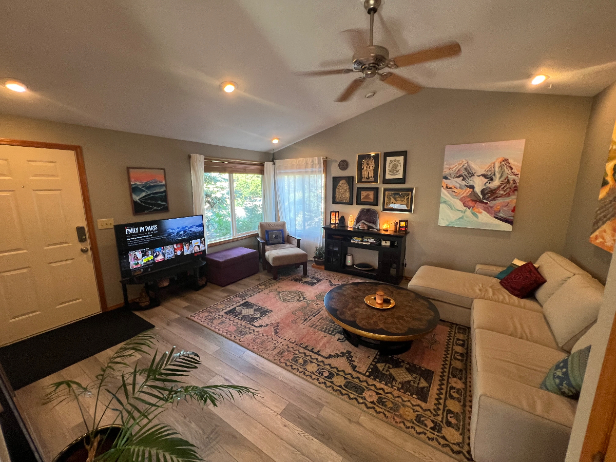Cozy 2 bedroom 2 bath furnished house close to hospital - Photo 2