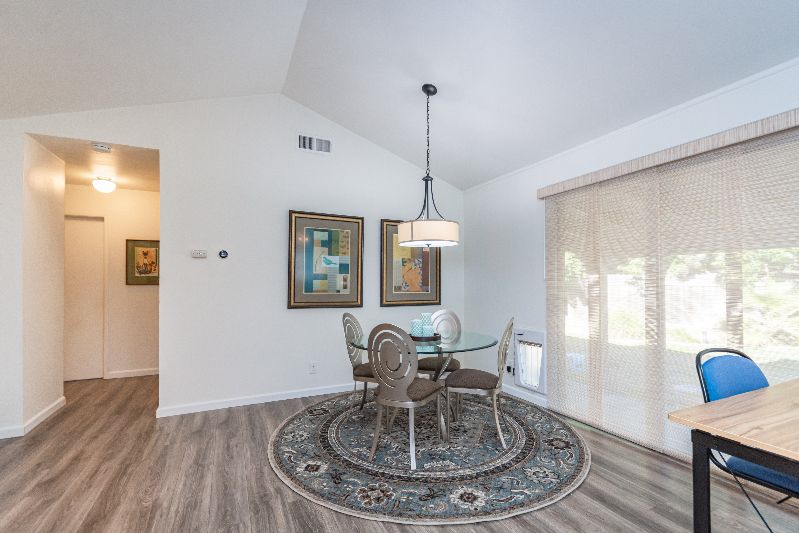 Remodeled 2BD, 1 BA home close to work, parks and shopping - Photo 2