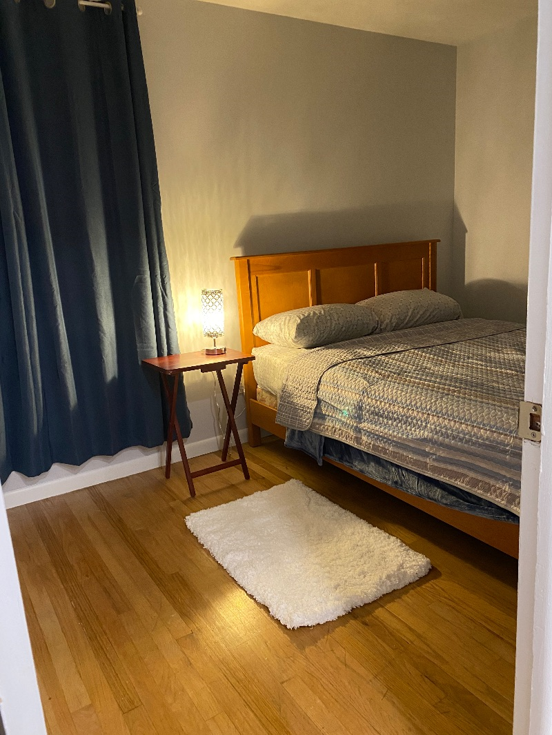 Cozy house near hospital, free off street parking, large deck - Photo 1