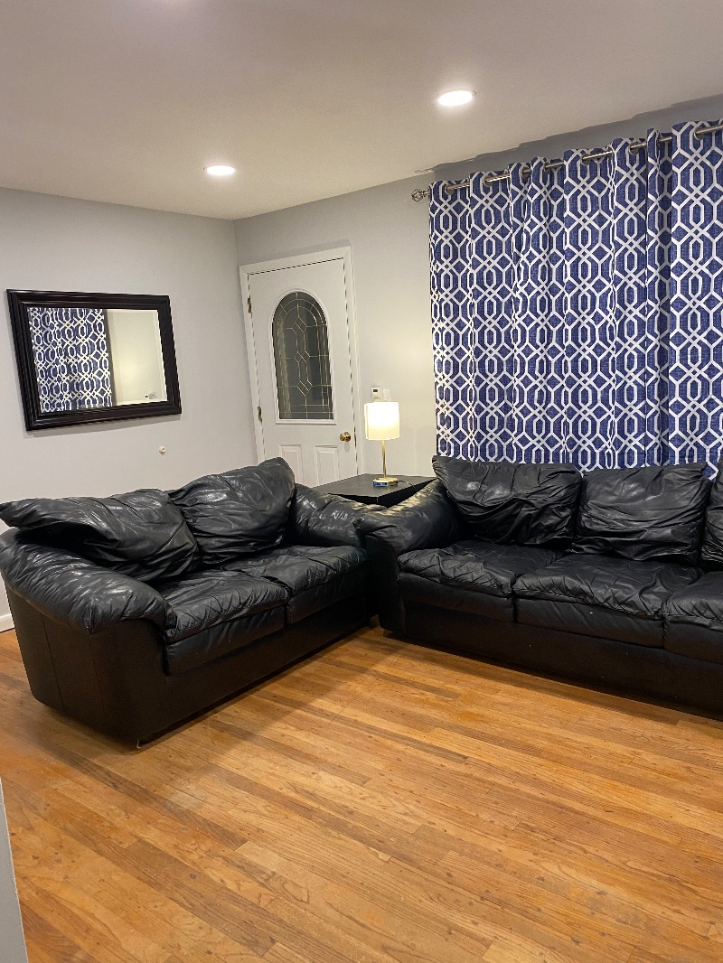 Cozy house near hospital, free off street parking, large deck - Photo 10