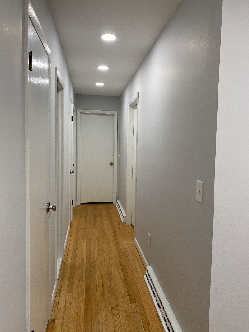 Cozy house near hospital, free off street parking, large deck - Photo 11