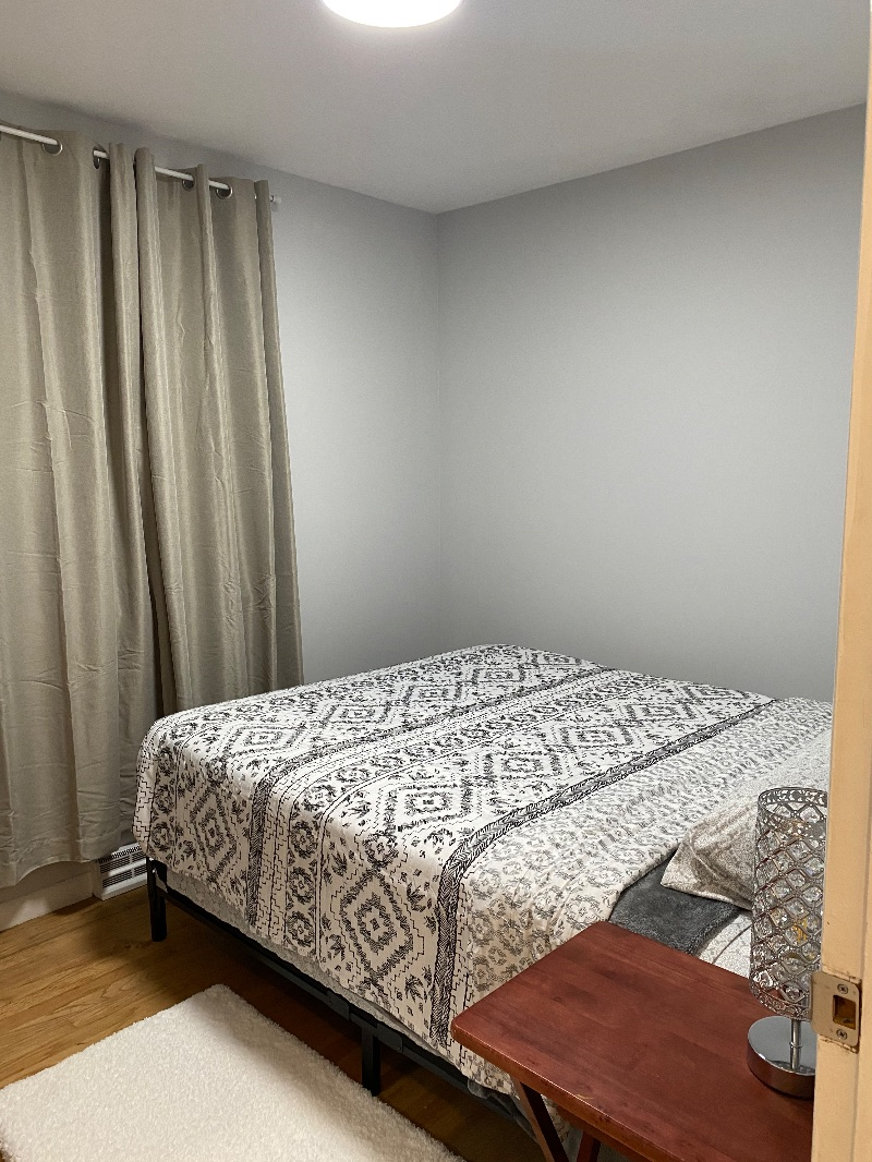 Cozy house near hospital, free off street parking, large deck - Photo 12