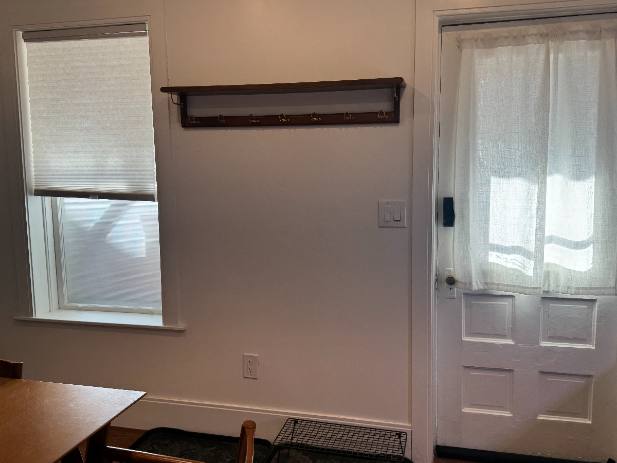 Renovated downtown 2Bed/1Bath Apartment, walking distance to UVMMC, pet friendly, free parking - Photo 6