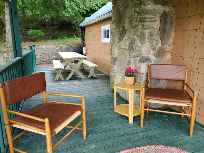 Charming, Pet Friendly, Lake View Home - Photo 2