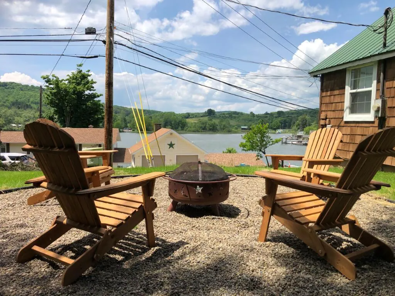 Charming, Pet Friendly, Lake View Home - Photo 5