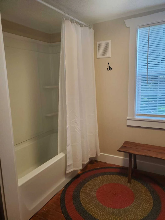 Charming, Pet Friendly, Lake View Home - Photo 12