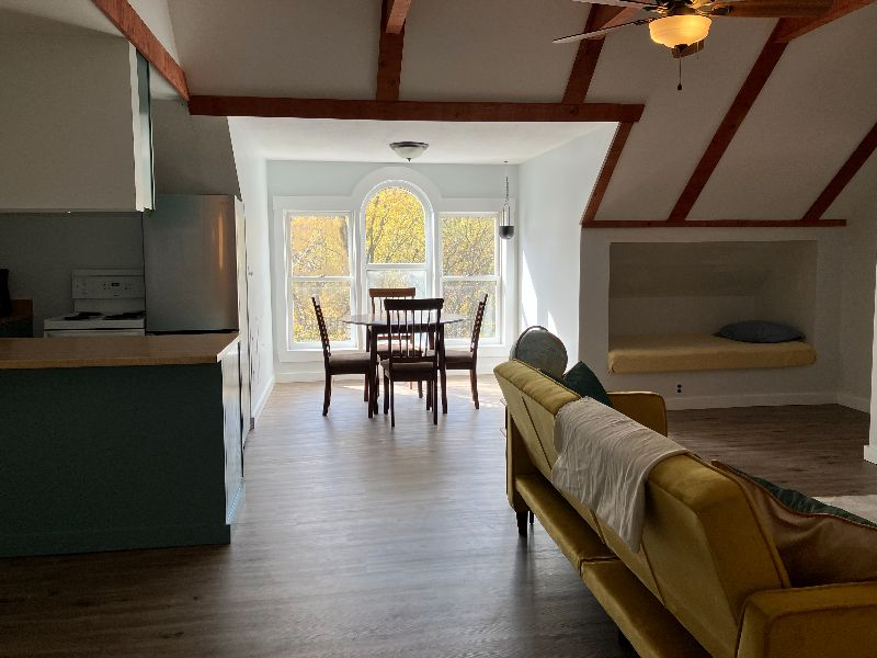 Modern 2 Bedroom Loft Apt with City and Mountain Views - College Hill - Photo 3