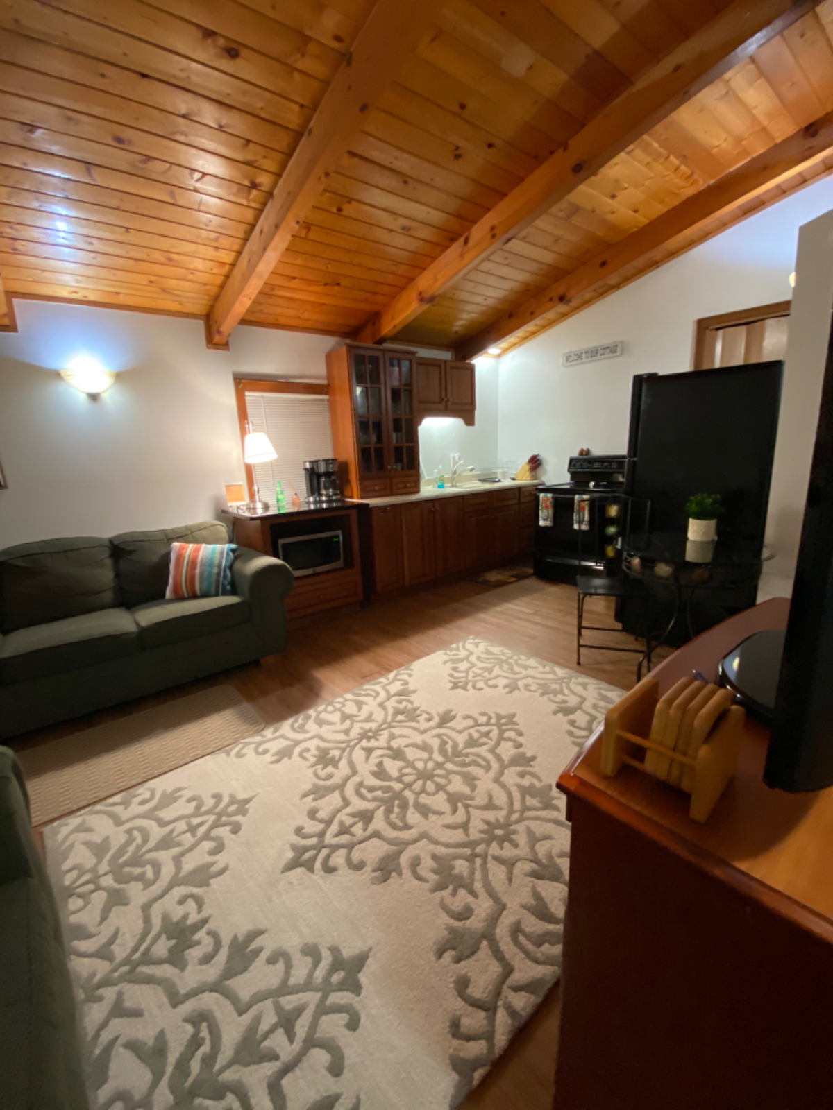 Beautiful and FullyEquipped 2 Bedroom Apartment - Photo 3