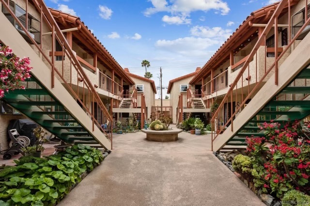 2 bed/2 bath updated condo in ideal location with garage converted into movie theater - Photo 3