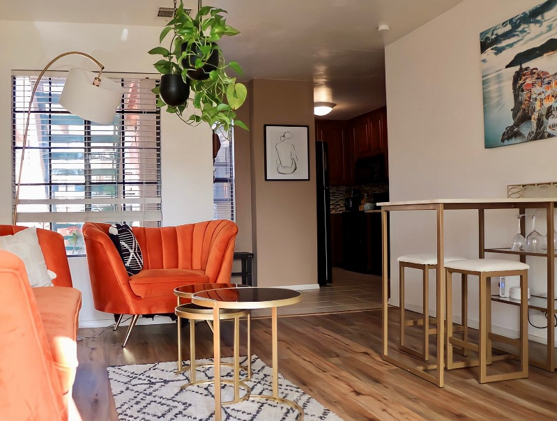 2 bed/2 bath updated condo in ideal location with garage converted into movie theater - Photo 4