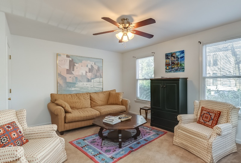 Well located quiet downtown condo, private...