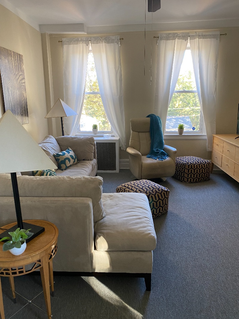 Cozy Two BD apartment. Less than 6 months. - Photo 2
