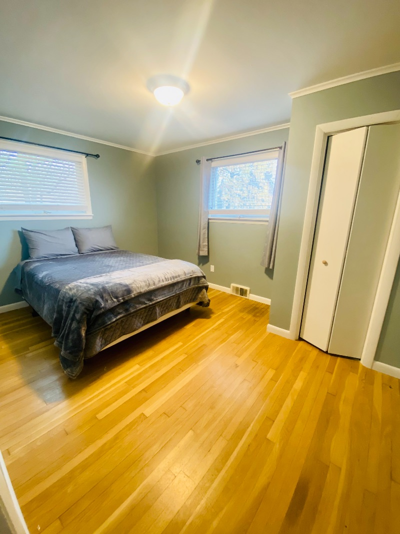 Private Bedroom in Quiet cozy home near multiple hospitals - Photo 12