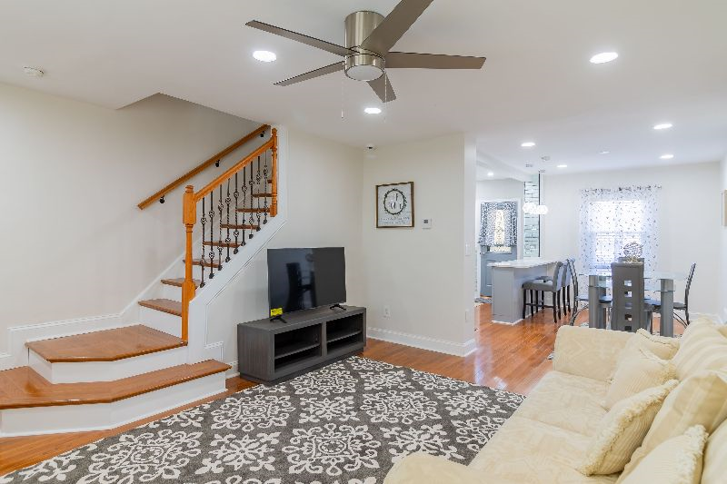 Amazing 3 bedrooms/2 bathrooms house less than 2 miles from hospitals - Photo 5