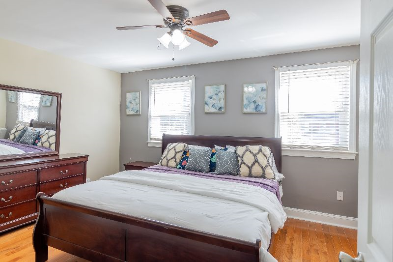 Amazing 3 bedrooms/2 bathrooms house less than 2 miles from hospitals - Photo 6