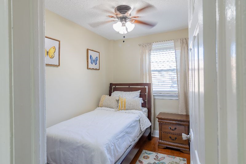 Amazing 3 bedrooms/2 bathrooms house less than 2 miles from hospitals - Photo 8