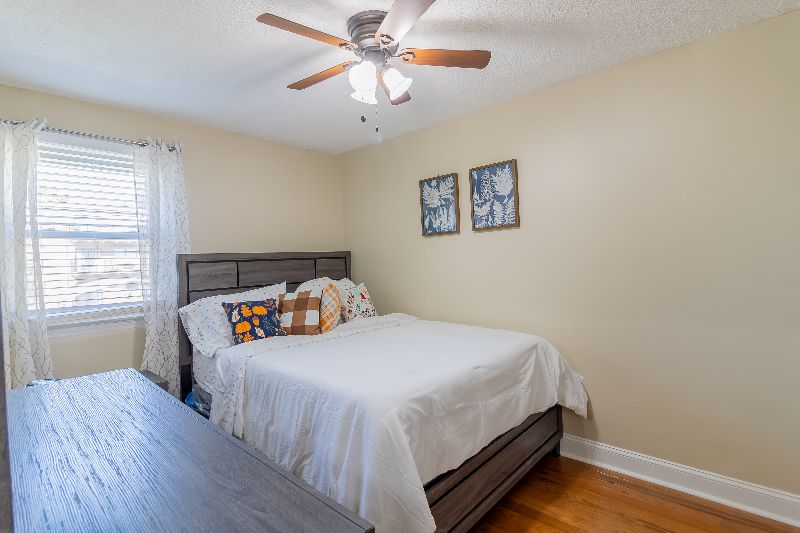 Amazing 3 bedrooms/2 bathrooms house less than 2 miles from hospitals - Photo 11
