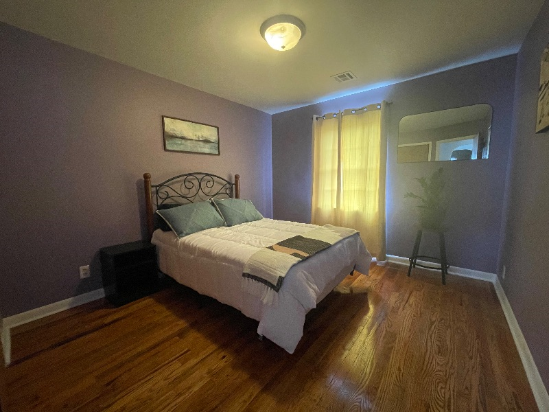 Cheerful 3 bedroom top duplex centrally located - Photo 5