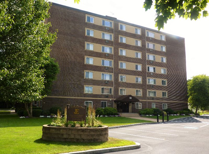 Full Sized 1 Bedroom Apartment