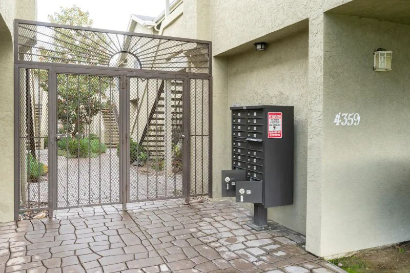 Cozy Townhouse in University Heights/North Park near Zoo, Balboa Park, Hillcrest - Small, quiet complex near everything! - Photo 3