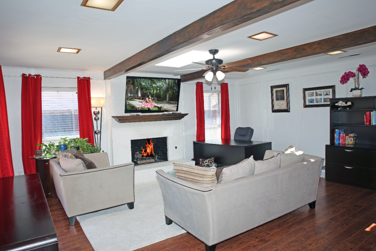Private bedroom in the heart of Plano