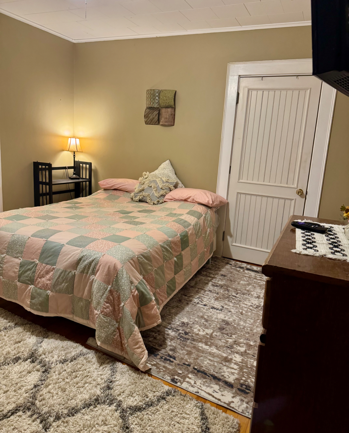 Multiple Private Rooms in Duplex - Photo 2