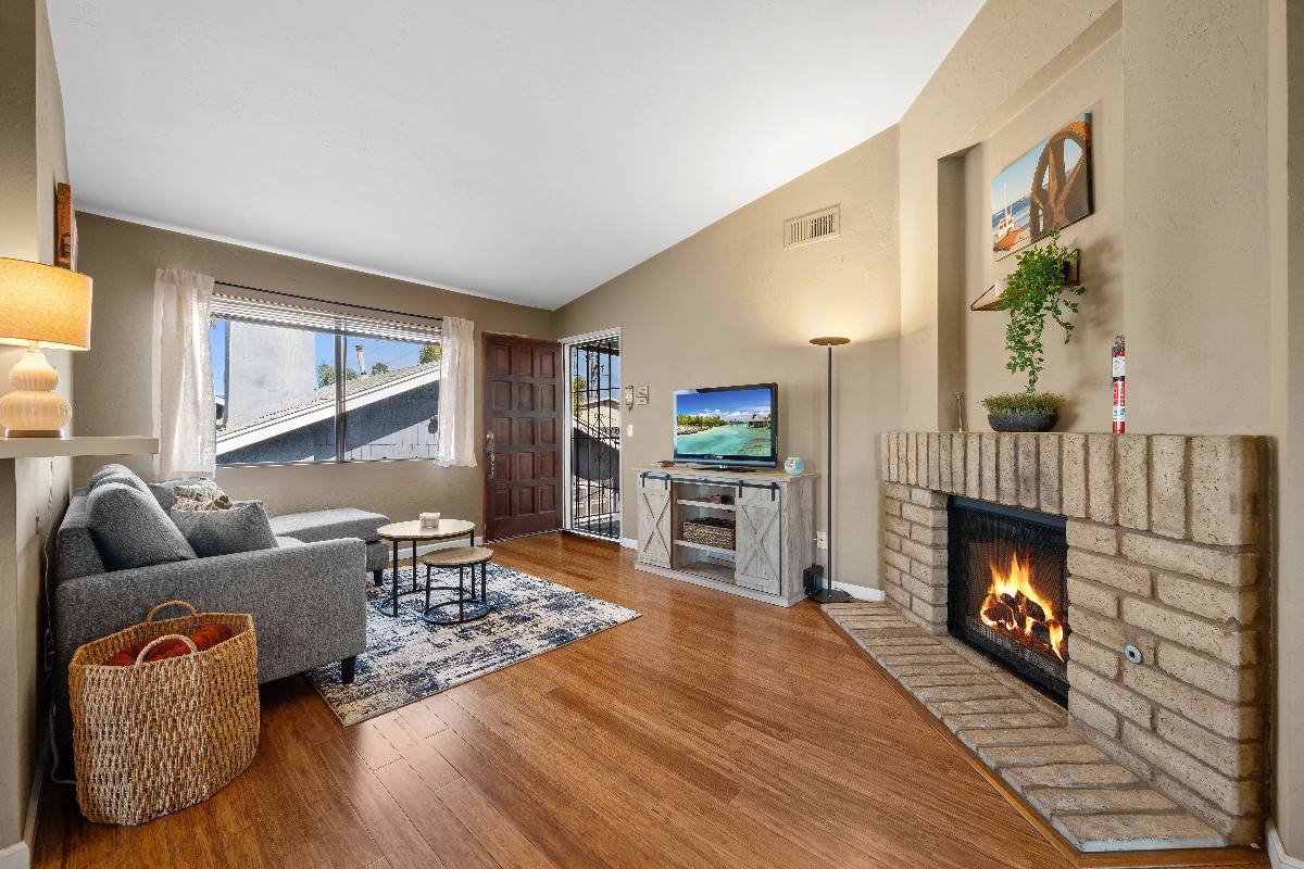 Cozy North Park 1BR + Reserved Parking Spot - Photo 2