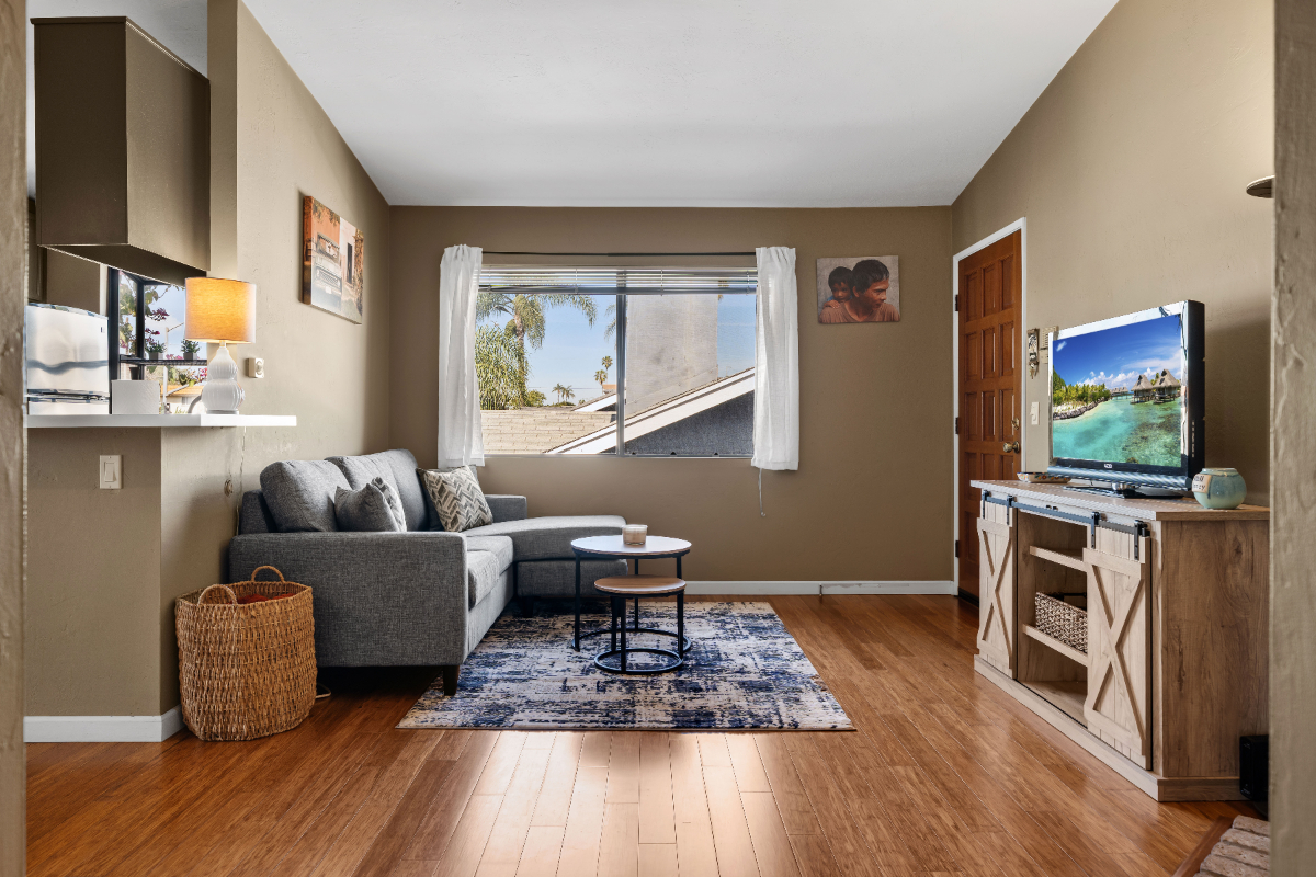 Cozy North Park 1BR + Reserved Parking Spot - Photo 3