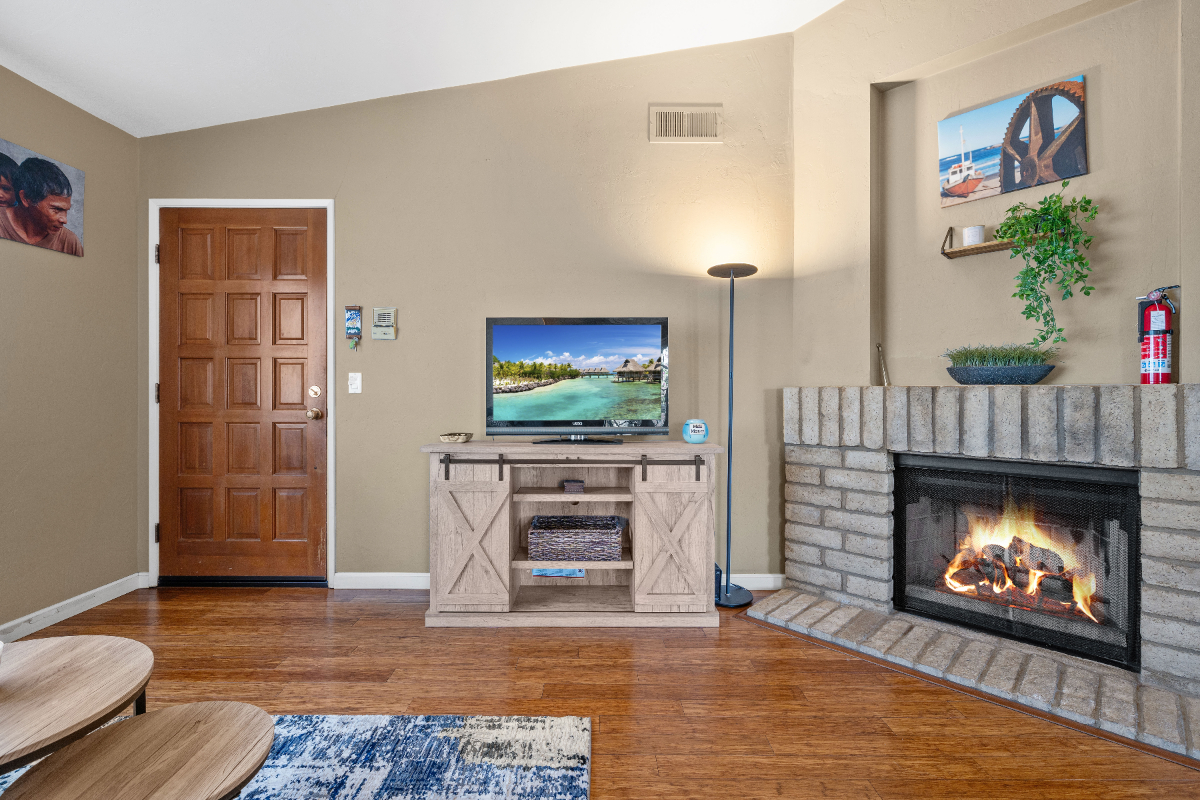 Cozy North Park 1BR + Reserved Parking Spot - Photo 5