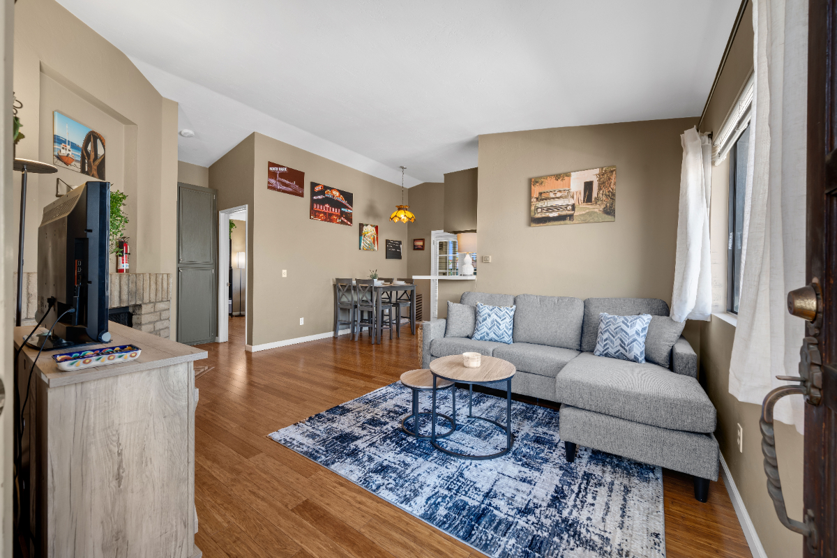 Cozy North Park 1BR + Reserved Parking Spot - Photo 4