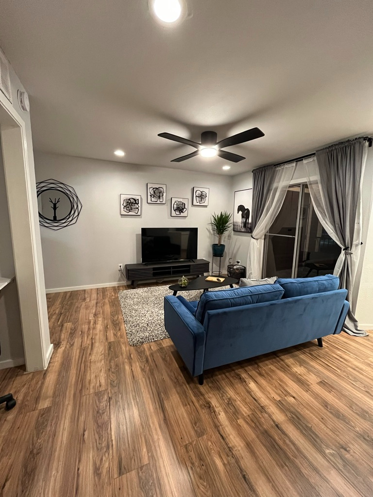 Executive Riverside Condo  - Unit A - Photo 4