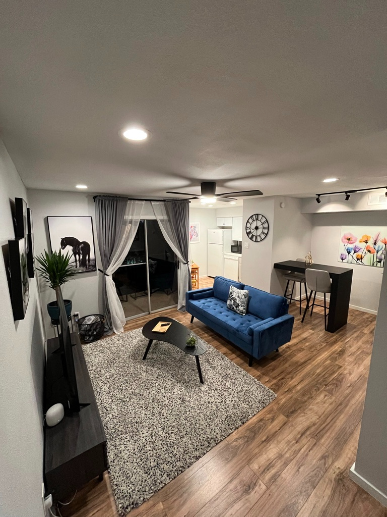 Executive Riverside Condo  - Unit A - Photo 3