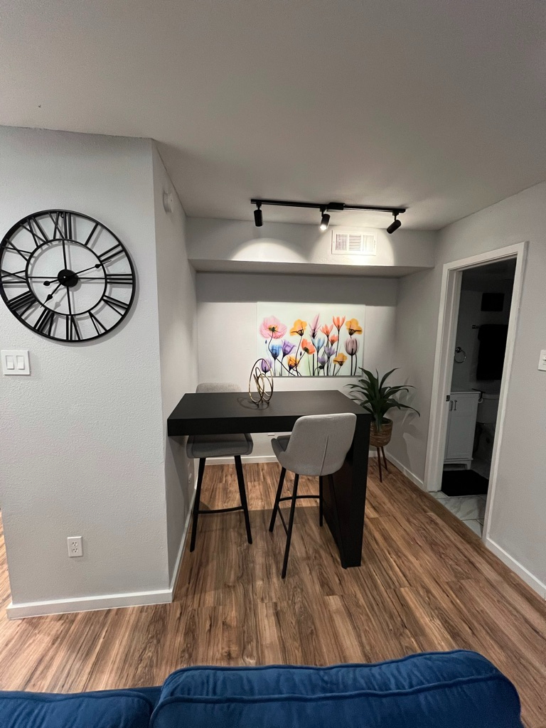 Executive Riverside Condo  - Unit A - Photo 5