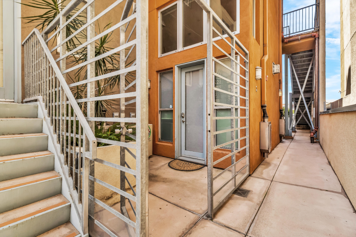 Walkable Loft in Little Italy Close to Airport, Freeways, Beaches - Photo 2