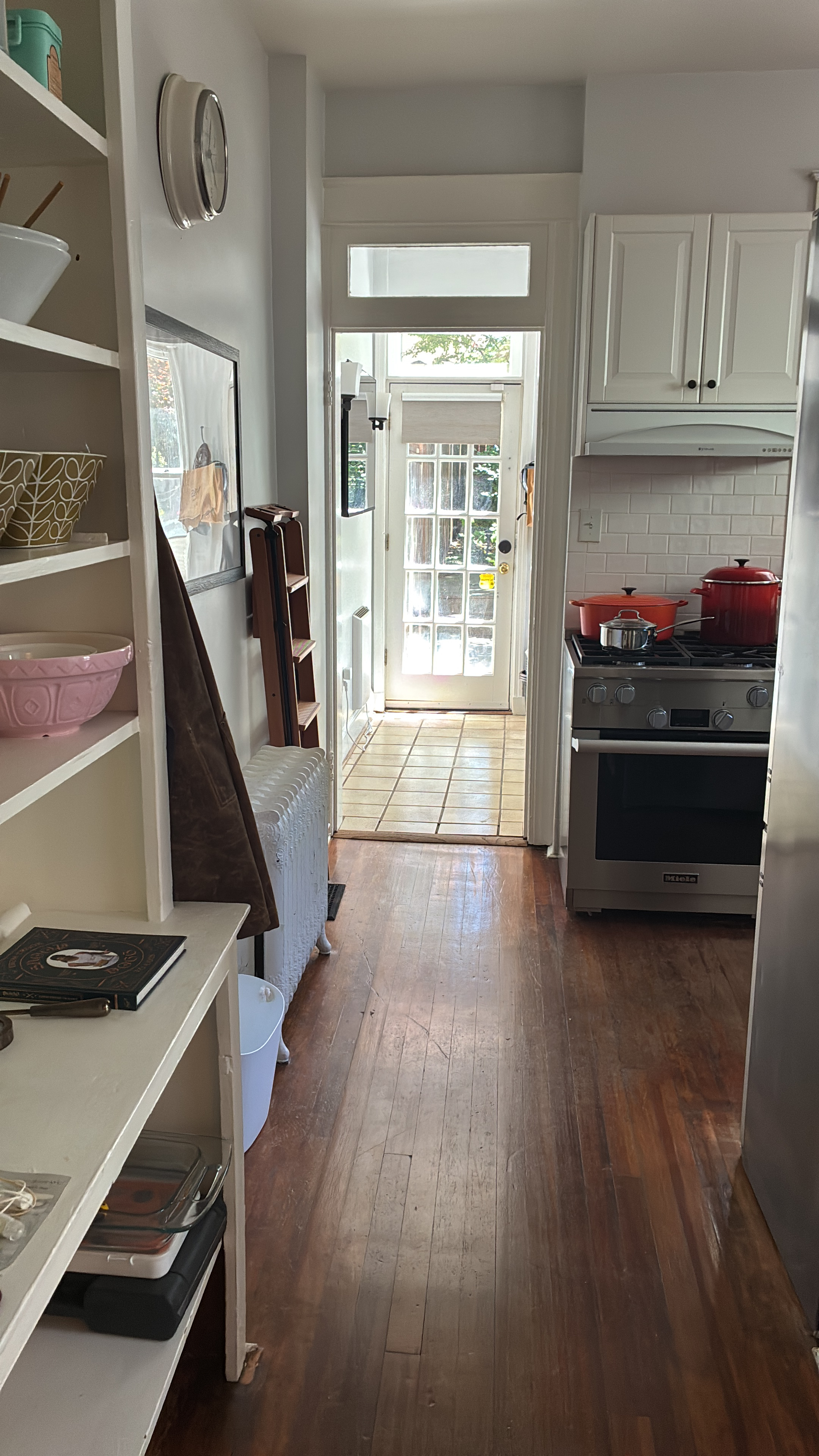 Upper NW Apartment - Photo 11