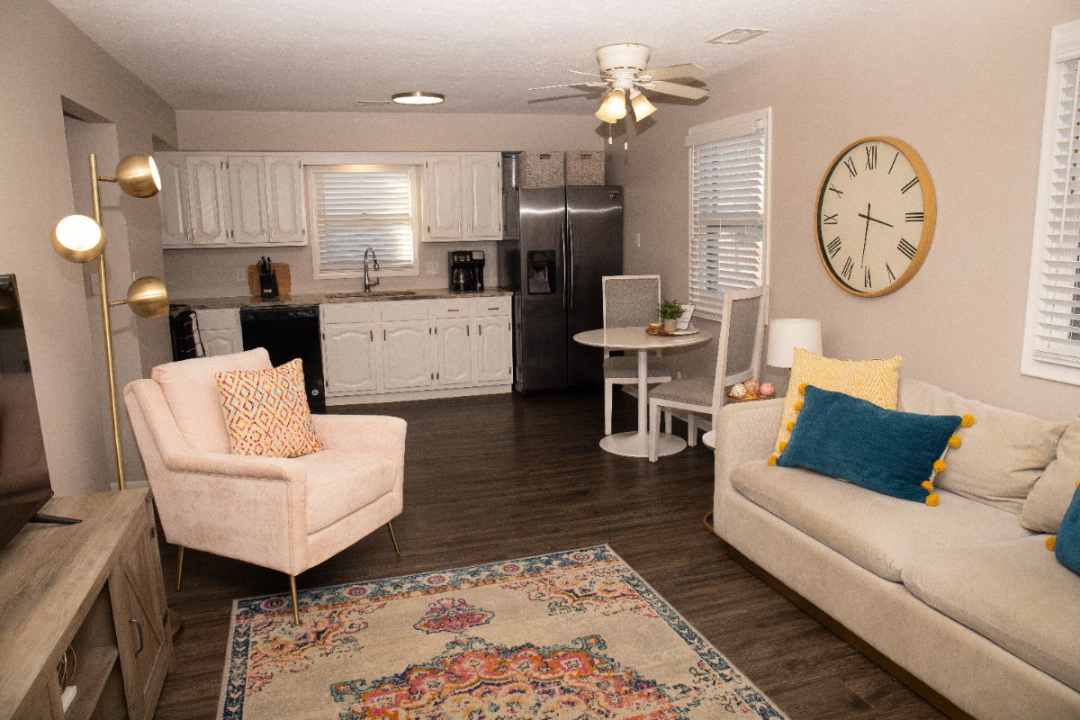 Newly remodeled 2 Bedroom - close to hospitals