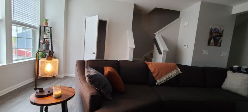 Bright, modern townhouse - Photo 1