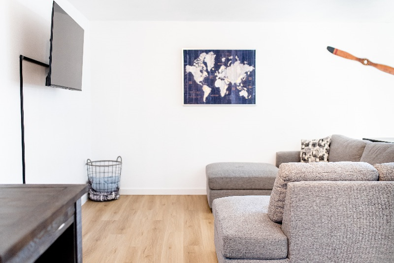 Quiet 2 bed 1.5 townhome washer drier and gargae (Pilots Lounge) - Photo 3