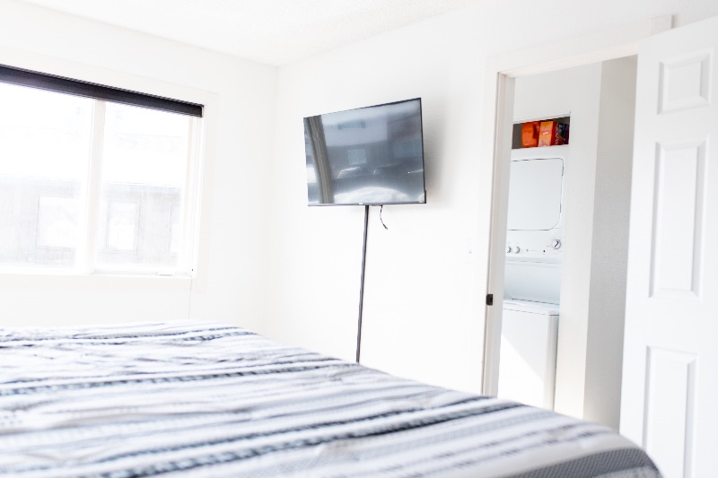 Quiet 2 bed 1.5 townhome washer drier and gargae (Pilots Lounge) - Photo 11