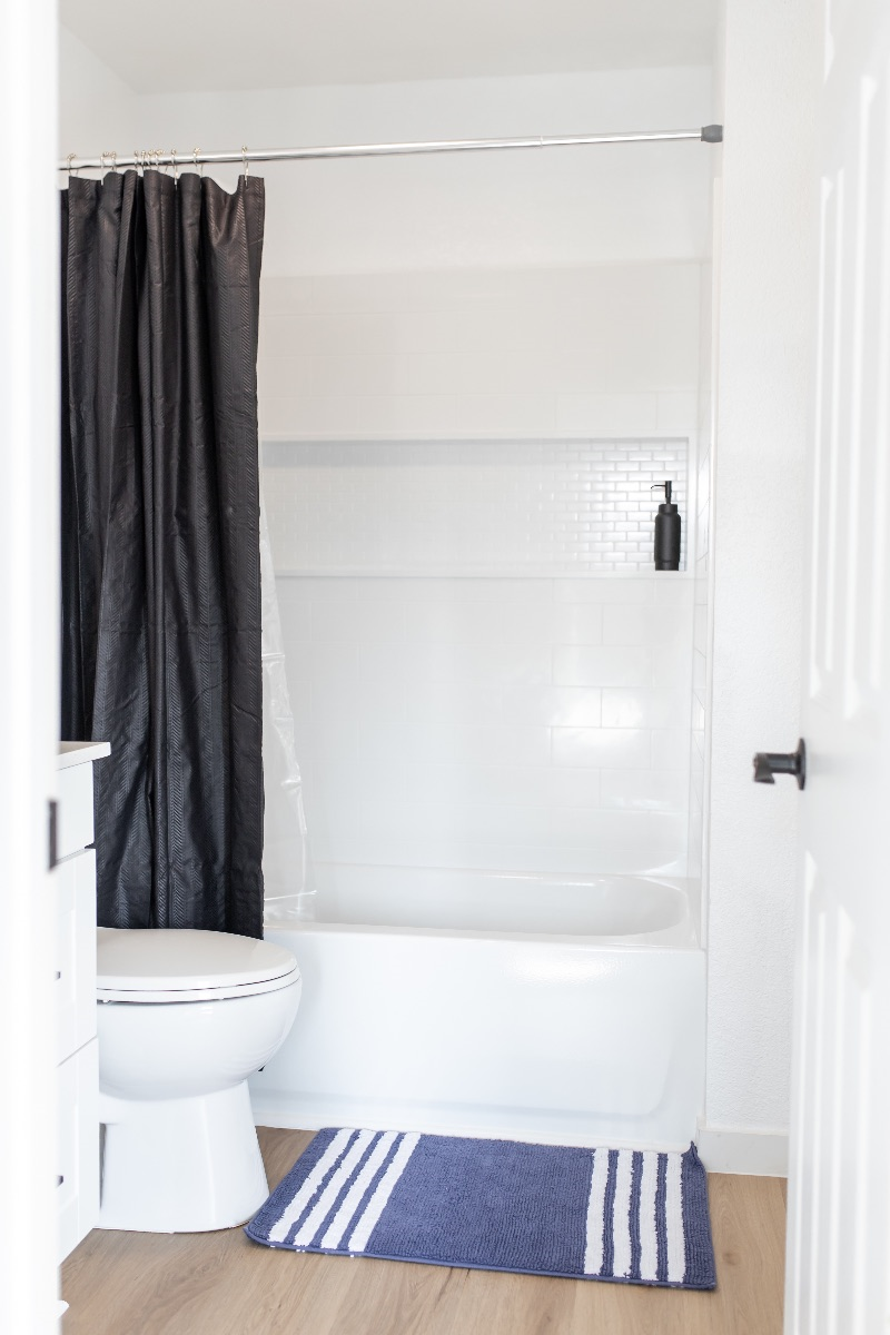 Quiet 2 bed 1.5 townhome washer drier and gargae (Pilots Lounge) - Photo 12