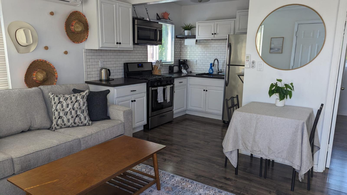 Newly renovated-furnished with 2nd story loft in ideal Crown Point neighborhood - Photo 4