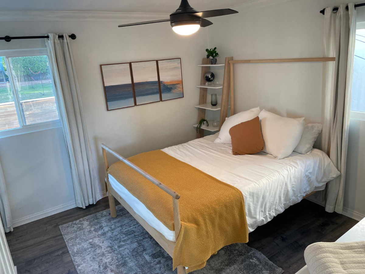 Newly renovated-furnished with 2nd story loft in ideal Crown Point neighborhood - Photo 5