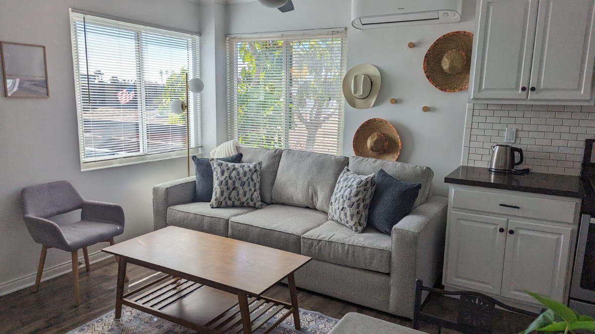 Newly renovated-furnished with 2nd story loft in ideal Crown Point neighborhood - Photo 3