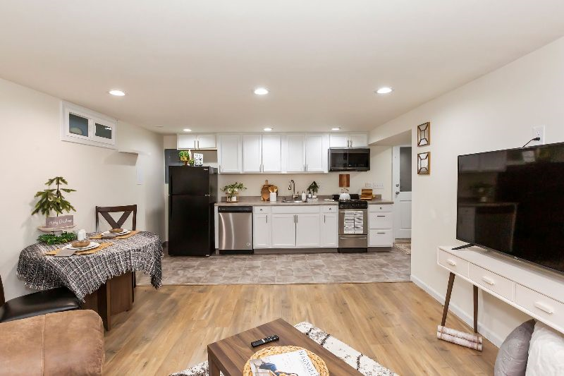 Furnished Lower Unit - 1 Bedroom 1 Bathroom - Photo 6
