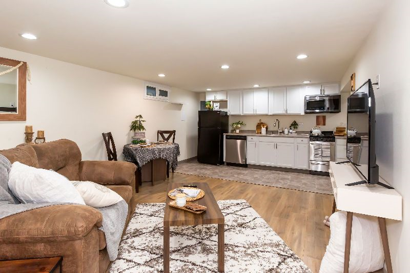 Furnished Lower Unit - 1 Bedroom 1 Bathroom - Photo 2