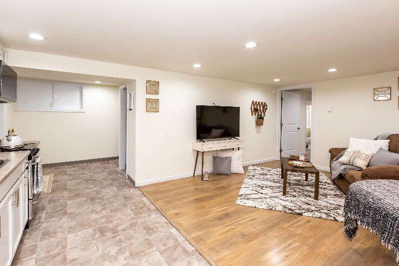 Furnished Lower Unit - 1 Bedroom 1 Bathroom - Photo 4
