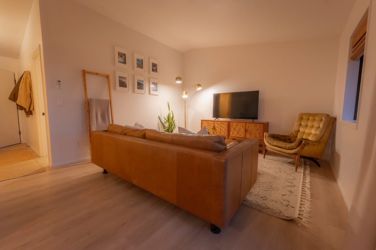Newly Updated Guesthouse with Stunning Cascade Mountain Views - Photo 3