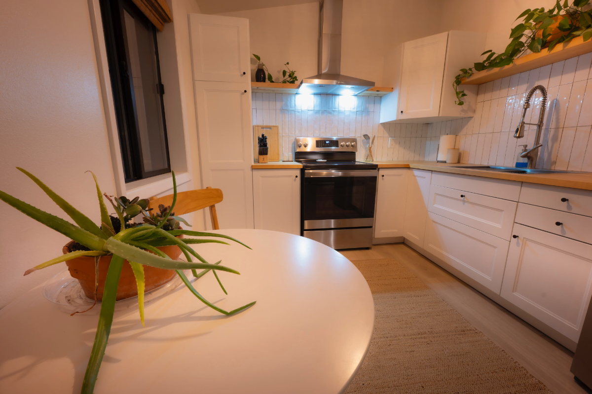 Newly Updated Guesthouse with Stunning Cascade Mountain Views - Photo 6