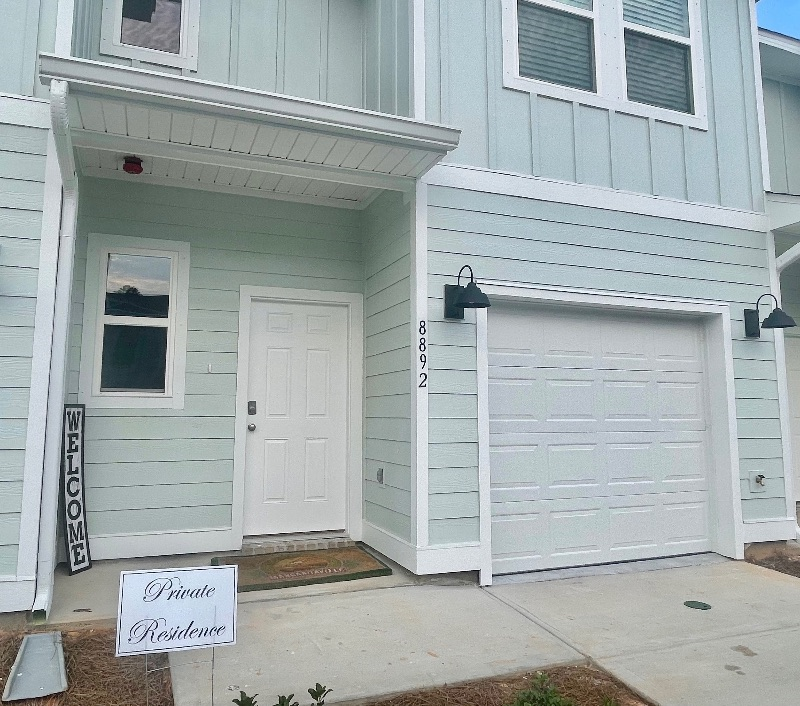 Modern Stylish Retreat with Private Room and Bath plus a Bonus Room! - Photo 2