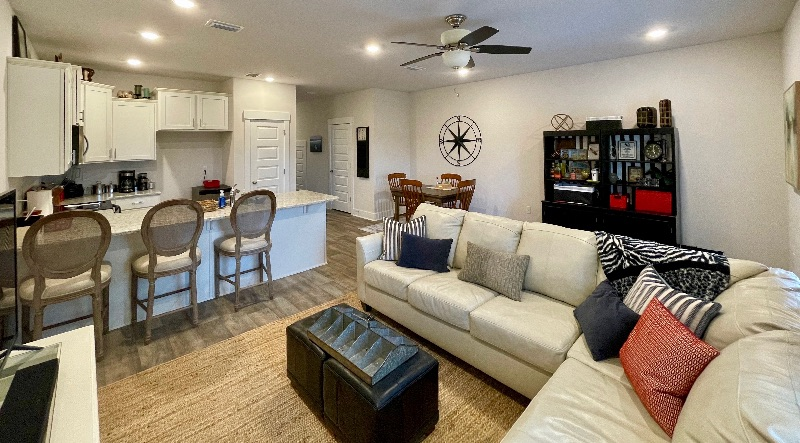Modern Stylish Retreat with Private Room and Bath plus a Bonus Room! - Photo 5